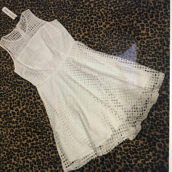 WHITE EYELET DRESS - Picture 4 of 8